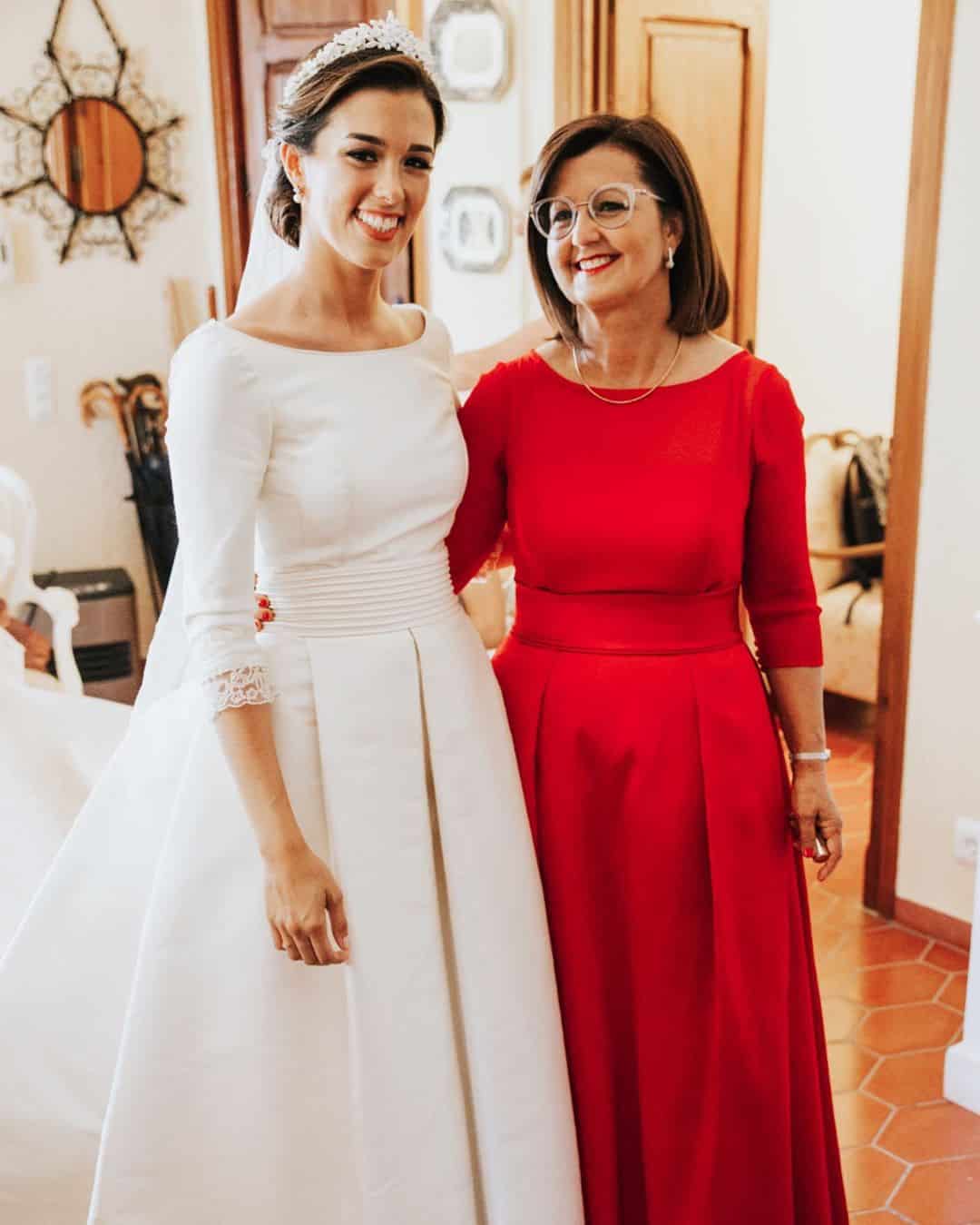 color rojo, la gran tendencia en los vestidos de madrina e invitada - Rosas Rosa